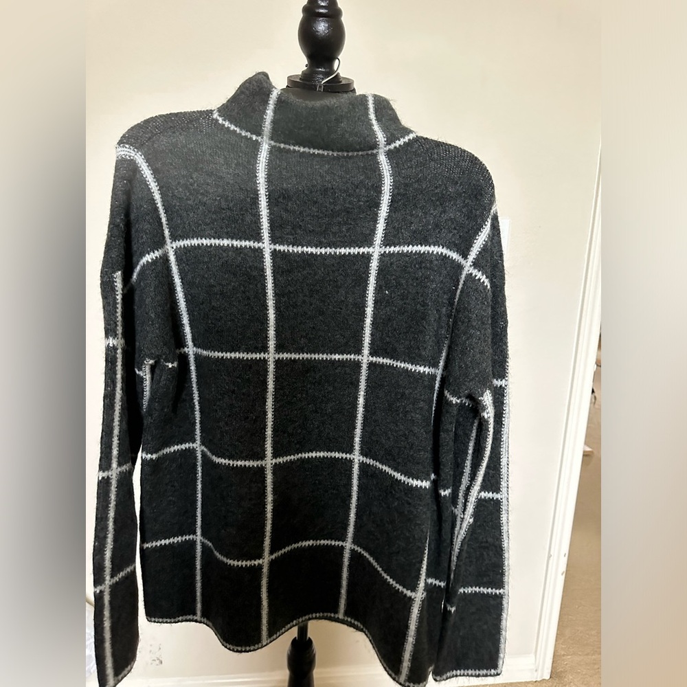 Yaira‎ NWOT Heather Gray & Ivory Window Pane Pullover Sweater. Size Large.